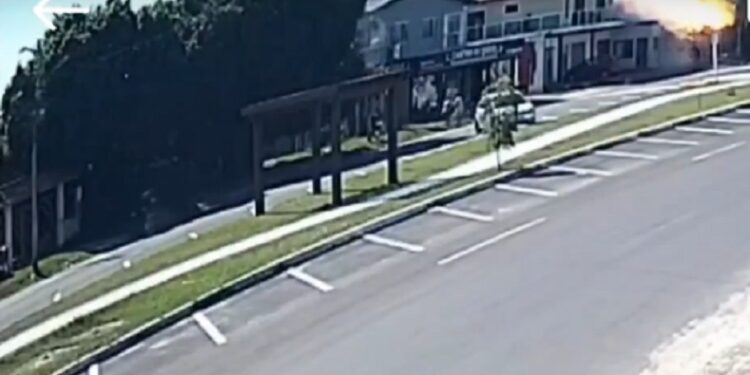 Βραζιλία: Ιδιωτικό αεροσκάφος συνετρίβη σε εστιατόριο στην πόλη Καπάο ντα Κανόα - Τέσσερις νεκροί