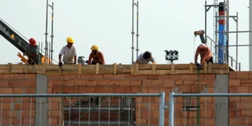 Εργατικό ατύχημα στην Καλαμάτα: Σοβαρός τραυματισμός 58χρονου οικοδόμου που έπεσε από τον τρίτο όροφο