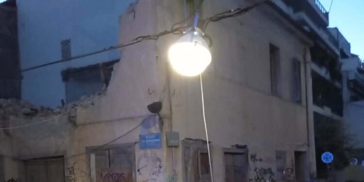 Σπίτι κατέρρευσε στο κέντρο της Χαλκίδας 