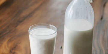 Κατσικίσιο γάλα: 3 καλοί λόγοι για να το προσθέσεις στη διατροφή σου
