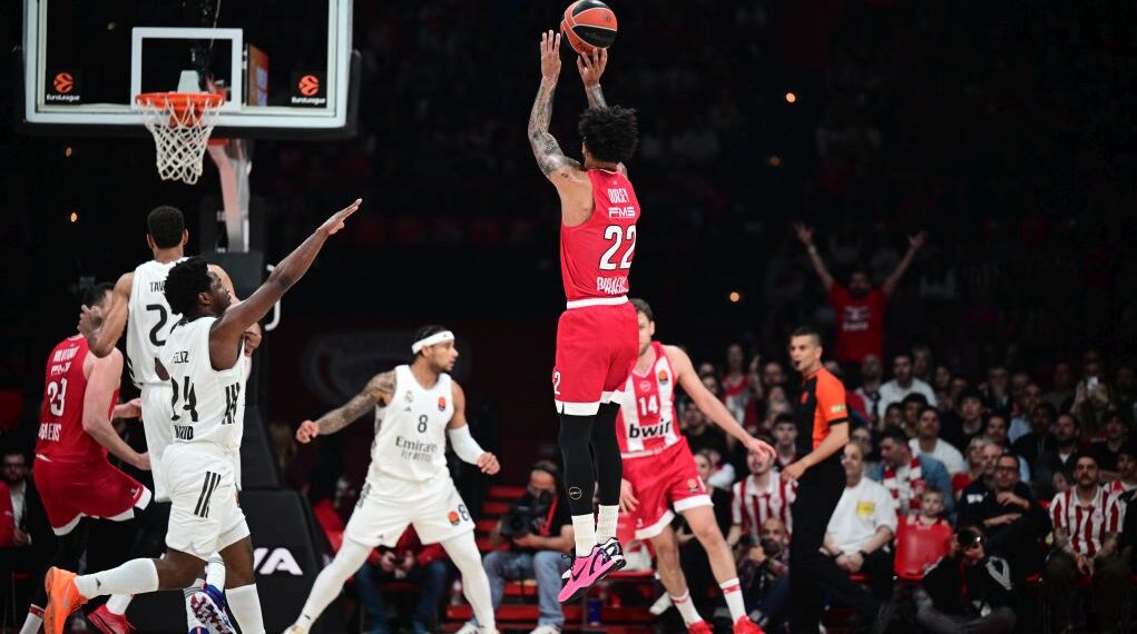 Euroleague: Ο Ολυμπιακός νίκησε με 102-88 τη Ρεάλ στο ΣΕΦ και έμεινε μόνος στην κορυφή