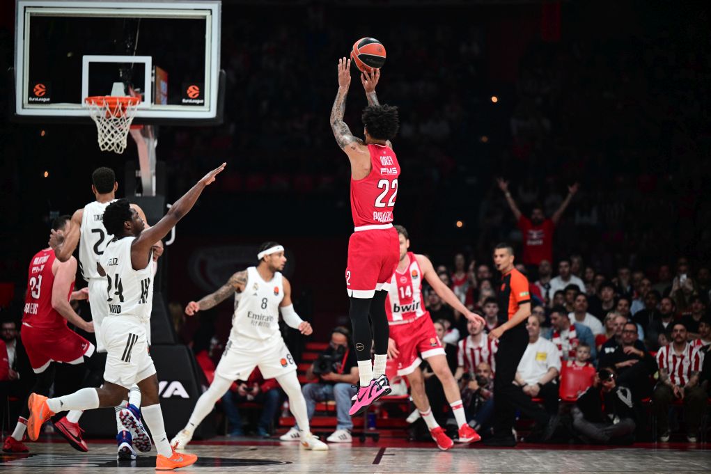 Euroleague: Ο Ολυμπιακός νίκησε με 102-88 τη Ρεάλ στο ΣΕΦ και έμεινε μόνος στην κορυφή