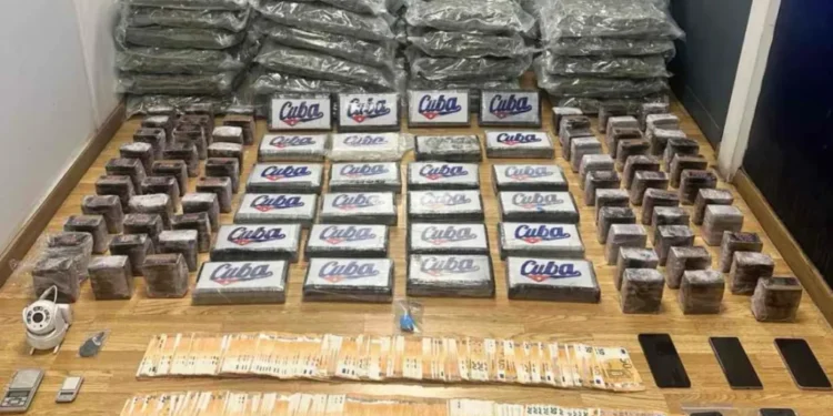 Συνελήφθησαν στην Αττική τρία άτομα για ναρκωτικά - Κατασχέθηκαν 360 κιλά κάνναβης και τα 26 κιλά κοκαΐνης