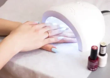 Λάμπες μανικιούρ: Αντηλιακό για να προστατεύετε τα χέρια σας