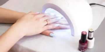 Λάμπες μανικιούρ: Αντηλιακό για να προστατεύετε τα χέρια σας