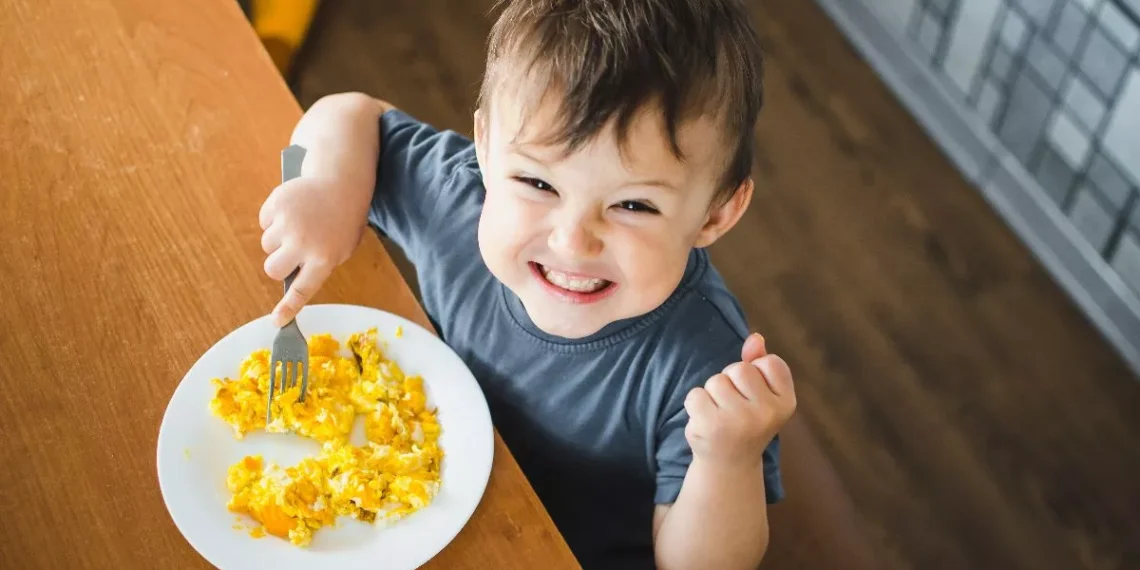 Αβγό: Το τρόφιμο που μπορεί να βοηθήσει τα παιδιά να ψηλώσουν