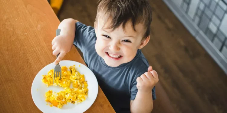 Αβγό: Το τρόφιμο που μπορεί να βοηθήσει τα παιδιά να ψηλώσουν
