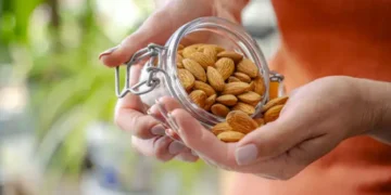 Αμύγδαλα: Ένα ιδανικό σνακν αν έχετε πίεση, ζάχαρο και χοληστερίνη