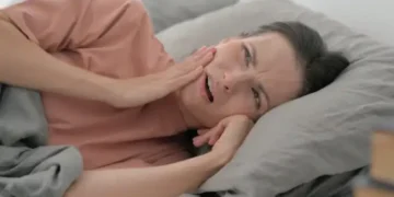 Πώς να σταματήσετε να τρίζετε τα δόντια σας τη νύχτα