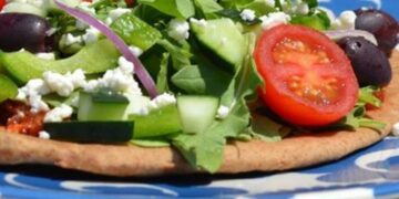 Αιωνόβιοι: Πόσο επηρεάζει την ηλικία τους η διατροφή;