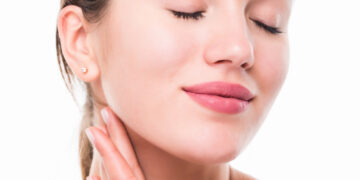 Πώς να πετύχεις λαμπερή επιδερμίδα χωρίς φίλτρα με σωστές καθημερινές συνήθειες