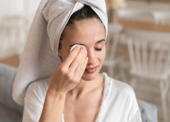 Πώς να κάνεις σωστό ντεμακιγιάζ χωρίς να ταλαιπωρείς την επιδερμίδα σου