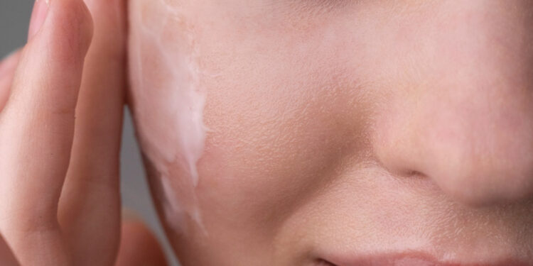 Skincare layering: με ποια σειρά πρέπει να βάζεις τα προϊόντα σου για μέγιστο αποτέλεσμα