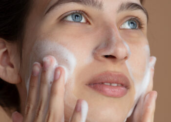 Πώς να επιλέξετε καθαριστικό προσώπου