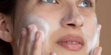 Πώς να επιλέξετε καθαριστικό προσώπου