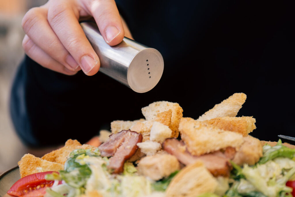 Πώς να μειώσεις το αλάτι χωρίς να χάσεις γεύση