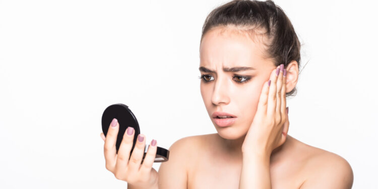 Τι να κάνεις όταν το δέρμα σου αντιδρά στα καλλυντικά προϊόντα