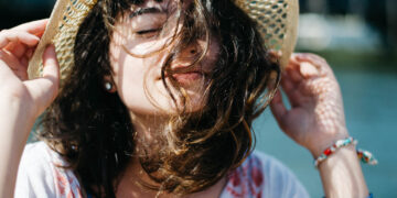 Πώς να προστατεύσεις τα μαλλιά σου από τη θερμότητα