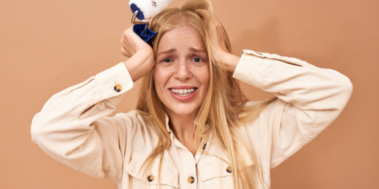 Τα πιο συχνά λάθη στο λούσιμο που καταστρέφουν τα μαλλιά