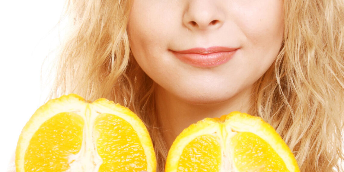 Βιταμίνη C: πώς δρα στο δέρμα