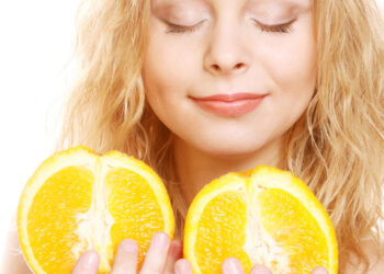 Βιταμίνη C: πώς δρα στο δέρμα