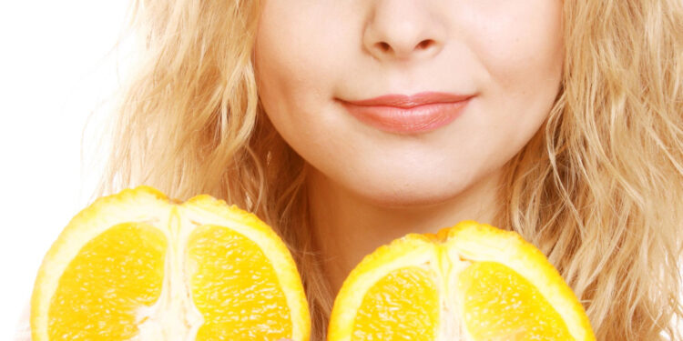 Βιταμίνη C: πώς δρα στο δέρμα
