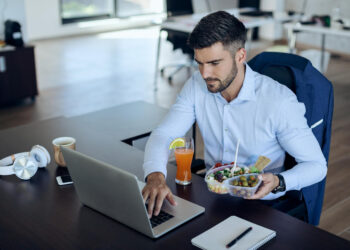 Τι να τρως στο γραφείο χωρίς να παχαίνεις