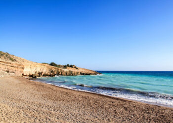 Ρόδος: Ψευδής η υπόθεση βιασμού 19χρονης σε παραλία