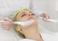 Laser ή χημικό peeling; Ποια επιλογή είναι καλύτερη;