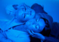 Πώς τα blue light επηρεάζουν το δέρμα και αν χρειάζεται προστασία