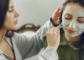 Χημικά peeling: πώς λειτουργούν και ποιοι είναι κατάλληλοι υποψήφιοι