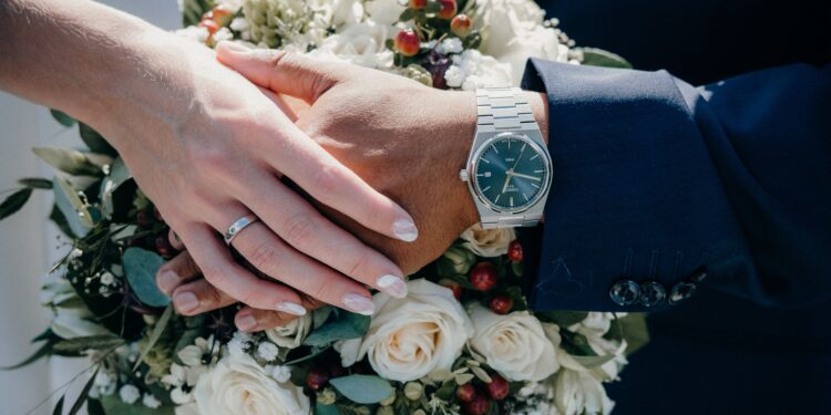 Tissot PRX: Η Ιστορία, η Επιστροφή ενός Θρυλικού Ρολογιού και οι Τεχνικές Διαφορές του