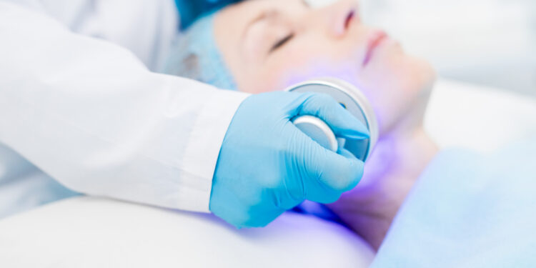 Δερματολογικές θεραπείες με φως (phototherapy): ενδείξεις και αποτελέσματα
